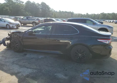 2018 Toyota Camry L z USA, uszkodzony, nr VIN 4T1B11HK4JU609261